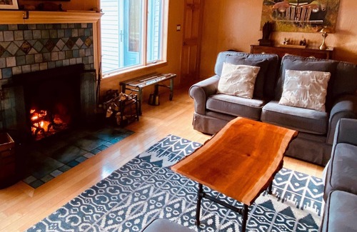 Carmel House | Lakeview Weekend Retreat