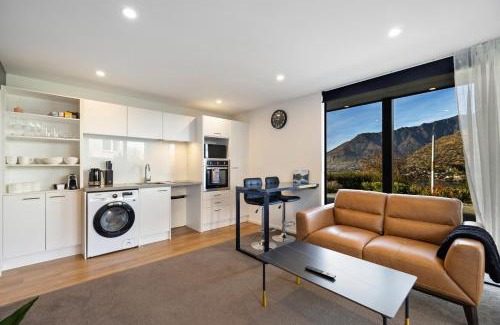 Queenstown Apartment | Lakevista Haven - Spa Pool - Hot Tub with Views