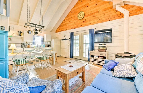 Poyntelle Cottage | Lakewood Cottage w/Private Lake Access & Canoes!