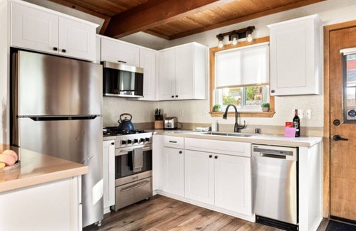 Big Bear Lake Cabin | · Lakewood Den + Walk to Lake + Hot Tub