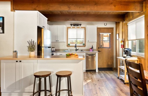 Big Bear Lake Cabin | · Lakewood Den + Walk to Lake + Hot Tub