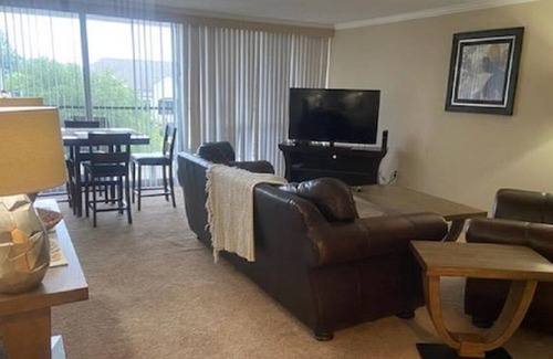 North Little Rock Apartment | Lakewood House Where Quaint Peace and Security Count 2 QUEEN BED SUITE 308