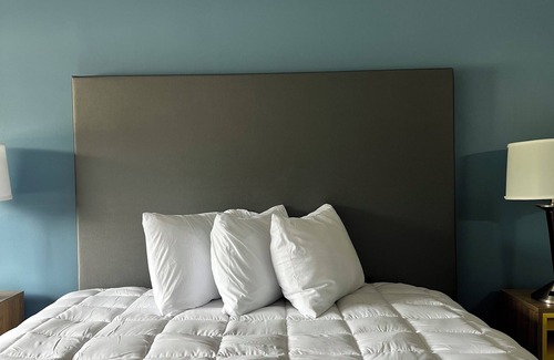 Dowagiac Hotel | LakeWood Inn & Suites