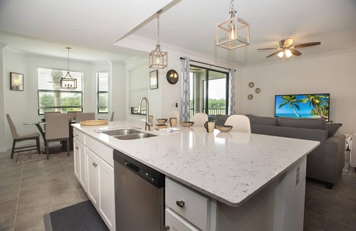 Lakewood Ranch Condo | Lakewood National 2nd Floor Condo 2/bed, 2/bath with golf & lake view
