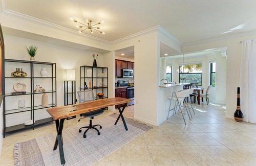 Lakewood Ranch Condo | Lakewood National Golfers Paradise plus King and Queen-size beds.