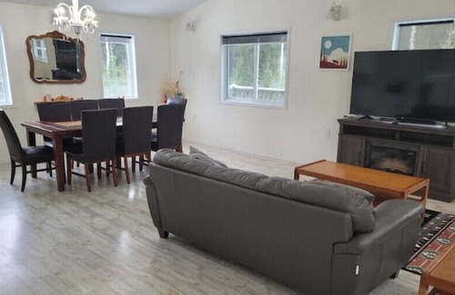 Lion's Head House | LakeWood Trails - Waterfront Cottage with 4+ Acres and surrounded by green belt.