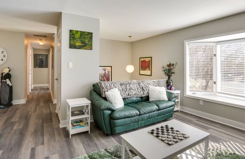 Green Mountain House | Lakewood Vacation Rental Near Red Rocks!