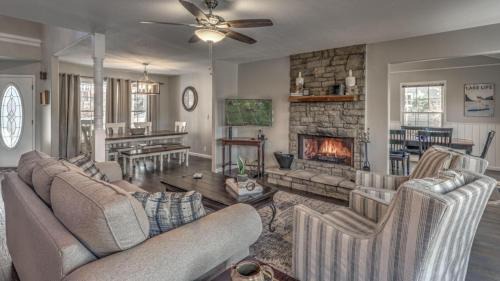 Blairsville House | Lakin' Memories