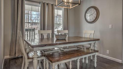 Blairsville House | Lakin' Memories