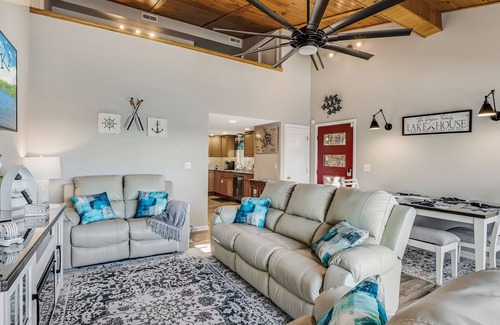 Gravois Mills House | Laking it Easy: Jawdropping Views, Snocone Machine, Kayaks, Swimming, Large Dock