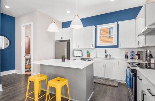 Whitebridge House | LaLa Lounge - Artful 2 Bedroom Townhouse with View
