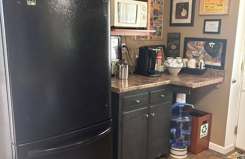 Maryville Cottage | “LaLa’s Place”Cozy, conveniently located country cottage, pets, carport,fire pit