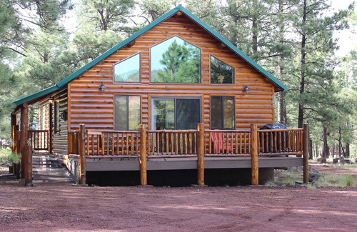 Greer Cabin | Lamar Cabin. Family & Pet Friendly! A short walk to the fabulous Greer Lakes!