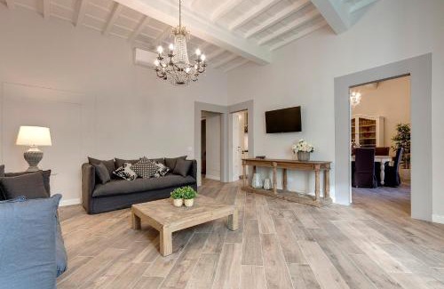 Santa Croce Apartment | Lambert Apartment