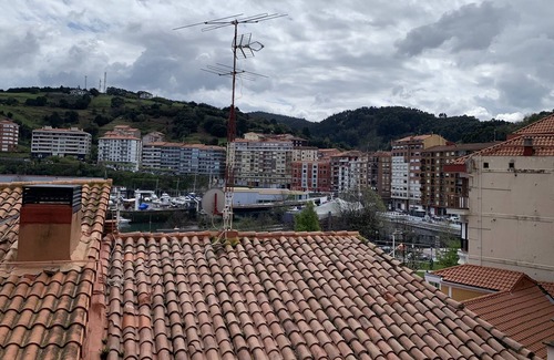 Bermeo Apartment | LAMERAGANE, in the historic center next to the park.