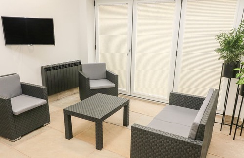 Kirkby Stephen Apartment | LAMMERSIDE, with hot tub in Kirkby Stephen
