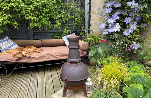Chipping Norton Cottage | LAMORNA COTTAGE, pet friendly, with open fire in Chipping Norton