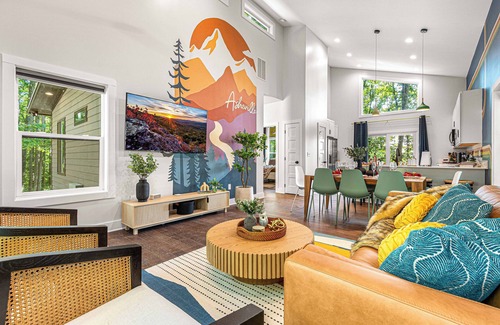 Candler House | Lamplighter House - Hot Tub, Firepit, Sauna & Games 15-min from Asheville, NC