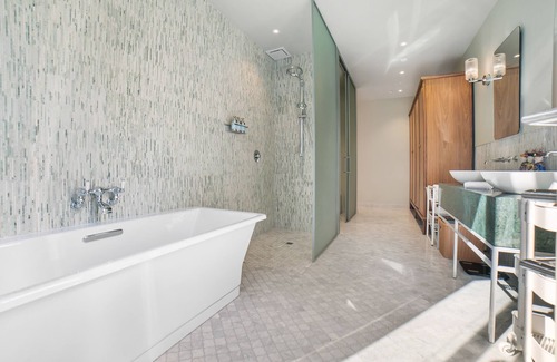 Kelvin Heights Cabin | Lanah Residence