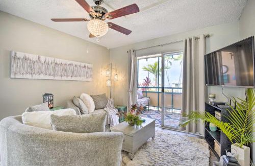 Historic Kailua Village Apartment | Lanai and Community Pool Access Sunny Central Condo
