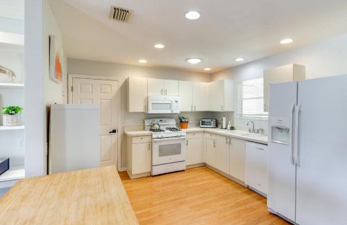 Sanibel House | Lanai and Gas Grill Bright Home in The Villages!