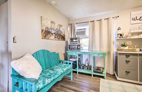 Historic Kailua Village Condo | Lanai & Community Pool Access: Sunny Central Condo
