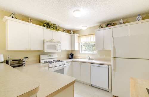 Lynnhaven House | Lanai & Golf Cart: The Villages Vacation Rental!