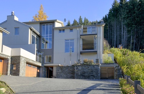 Queenstown House | Lancewood Lane, Spa & Views