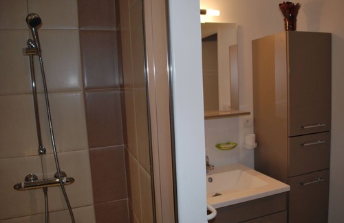 Reville House | Land and Sea House *** in Reville. Ideal for people with reduced mobility.