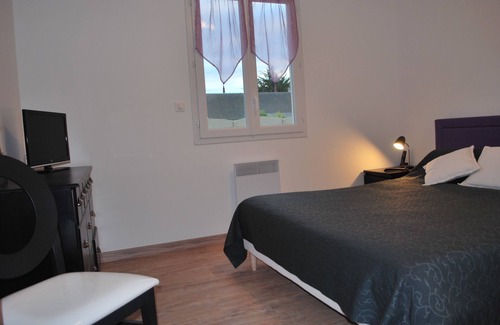 Reville House | Land and Sea House *** in Reville. Ideal for people with reduced mobility.