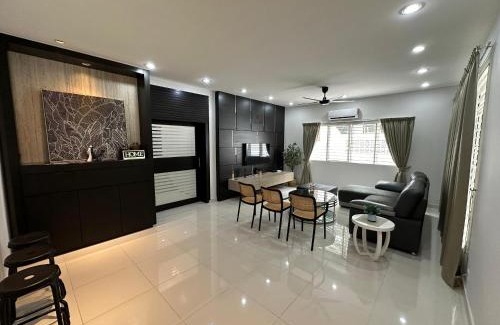 Gelugor House | Landed House Gelugor 5BR 3B-20pax by 3C