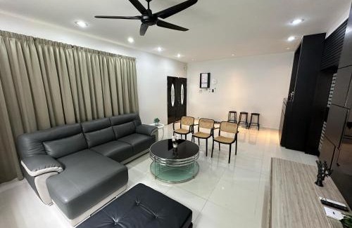 Gelugor House | Landed House Gelugor 5BR 3B-20pax by 3C