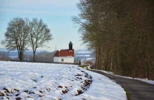 Huettlingen Bed & Breakfast | Landgasthof Falken