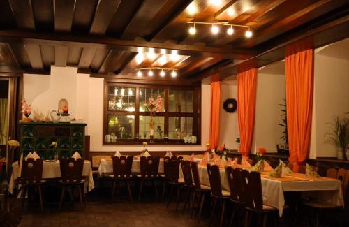 Feuchtwangen House | Landgasthof Hotel zum Roß Dorfgütingen