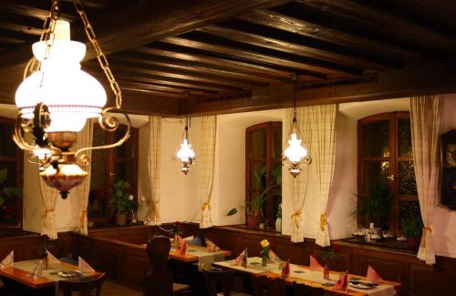 Feuchtwangen House | Landgasthof Hotel zum Roß Dorfgütingen