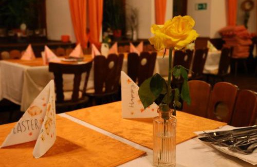 Feuchtwangen House | Landgasthof Hotel zum Roß Dorfgütingen