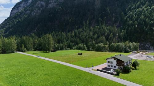 Leutasch Apartment | Landhaus Ahrn