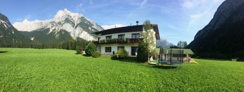 Leutasch Apartment | Landhaus Ahrn