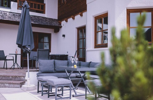 Kaprun Apartment | Landhaus Lodges Kaprun - Franz, infinity pool & garden
