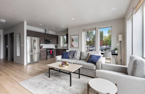 Hayden Island Apartment | Landing | Amazing 1BD, Gym, Courtyard