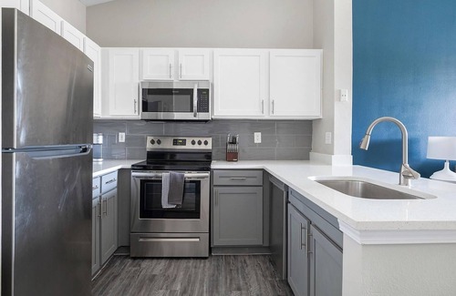 George Bush Park/Eldridge Apartment | Landing | Amazing 1BD, Gym