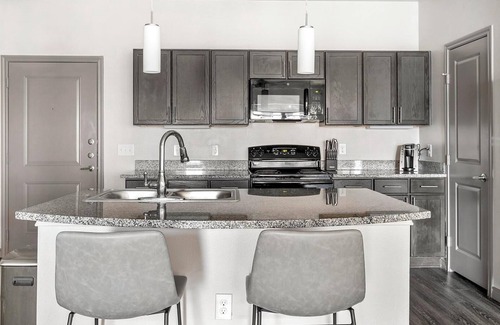 Fort Worth Apartment | Landing | Amazing 1BD, Game Room, Rooftop Lounge