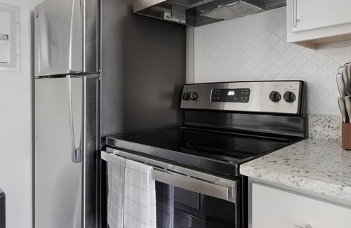 Royal Ridge Apartment | Landing | Amazing 1BD, Clubhouse, Gym