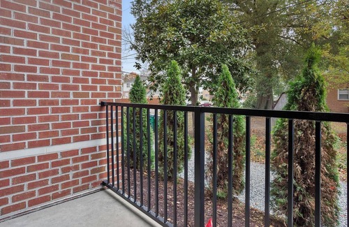 Richmond Apartment | Landing | Amazing 2BD, Pool, Clubhouse