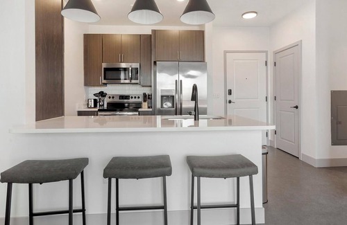 Richmond Apartment | Landing | Amazing 2BD, Pool, Clubhouse