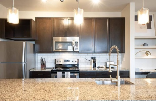Crestline Heights Apartment | Landing at 4700 Colonnade - 2 Bedrooms in Overton