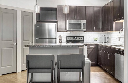 Crestline Heights Apartment | Landing at 4700 Colonnade - 1 Bedroom in Overton
