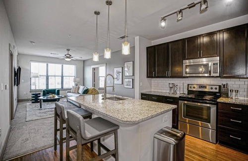 Crestline Heights Apartment | Landing at 4700 Colonnade - 1 Bedroom in Overton