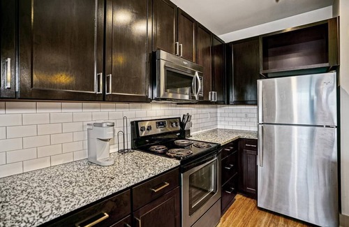 Crestline Heights Apartment | Landing at 4700 Colonnade - 1 Bedroom in Overton