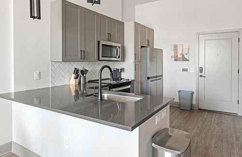 Nashville Apartment | Landing at Abberly Foundry - 1 Bedroom in Watki.